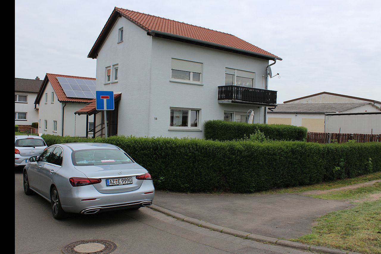 Gepflegtes 2-Familienhaus mit Garten - Bild# 1
