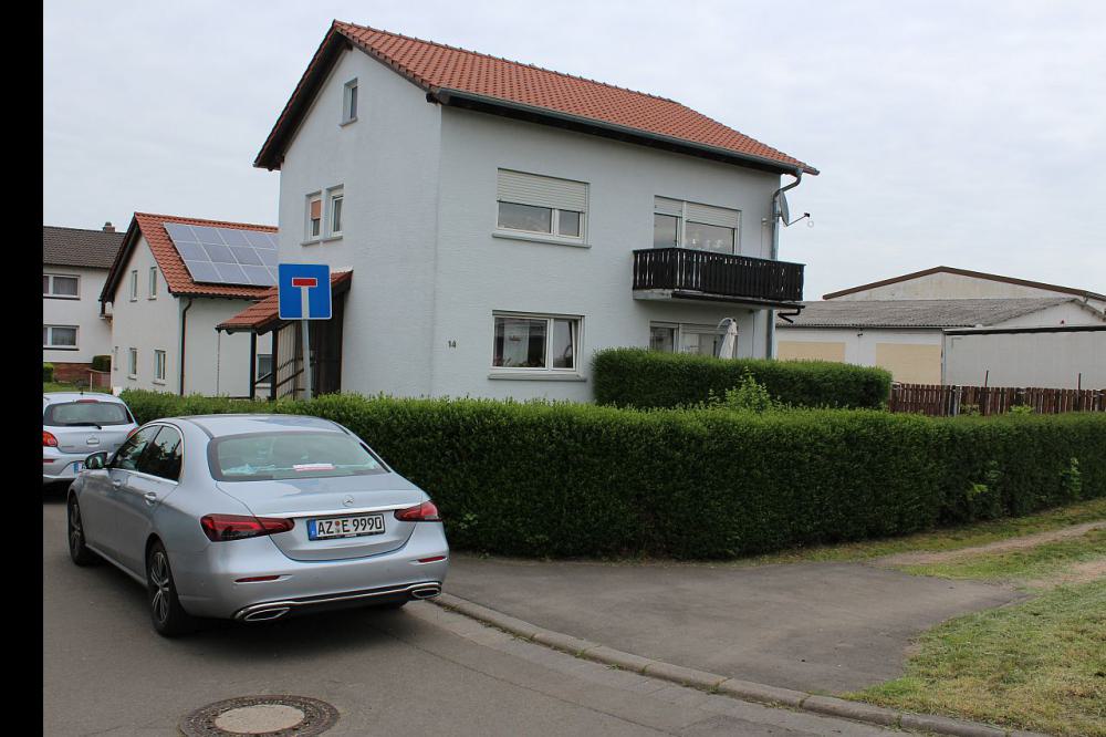 Gepflegtes 2-Familienhaus mit Garten - Bild# 1